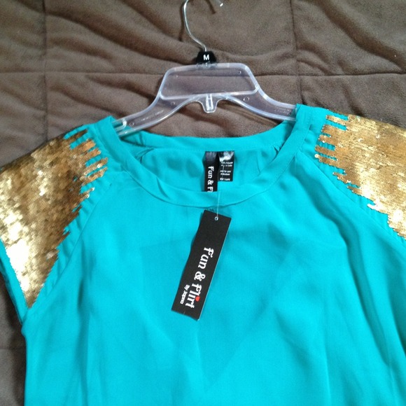 Cute flows shirt - Picture 2 of 4