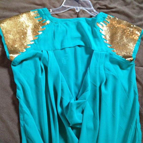 Cute flows shirt - Picture 3 of 4