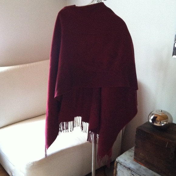 Burgundy wrap, warm & toasty - Picture 1 of 1