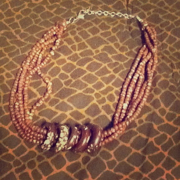 ❌❌SOLD❌❌Brown jungle necklace