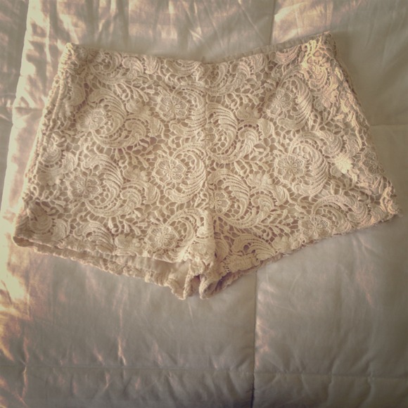 Staring at stars lace shorts (size 6)