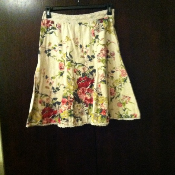 Tan floral skirt with cream embroidery
