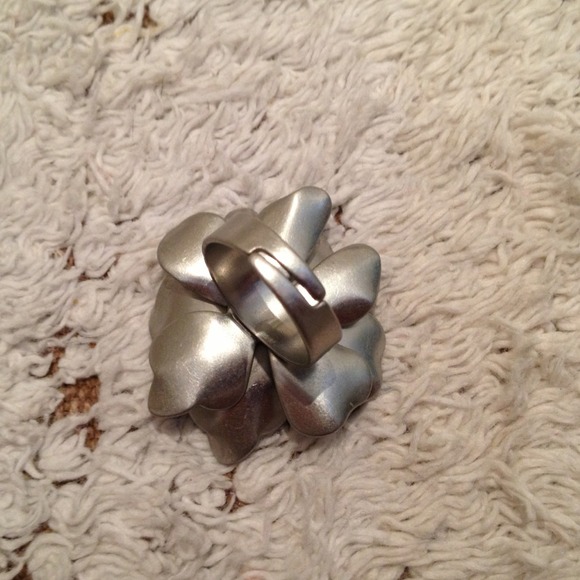 🎀HP🎀Flower ring - Picture 3 of 4