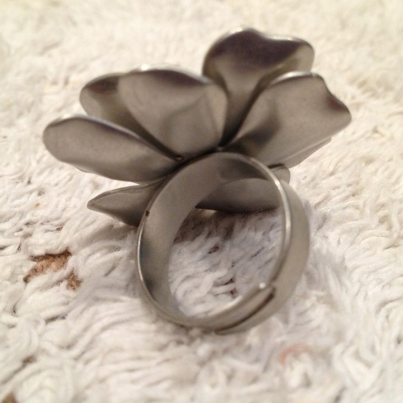 🎀HP🎀Flower ring - Picture 4 of 4