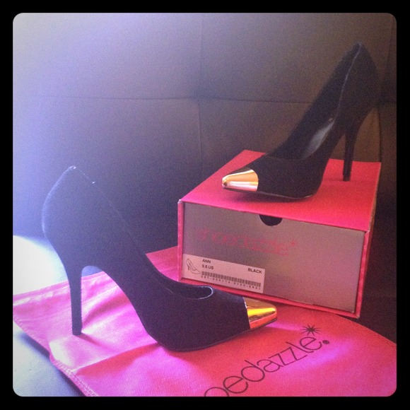 Shoedazzle Shoes - Brand New Shoedazzle Gold Cap Toe Black Pumps 9.5