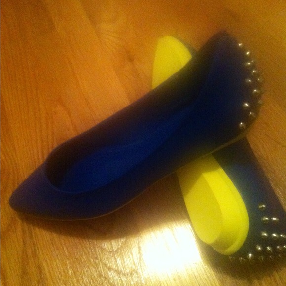 Super comfy trendy spiked flats