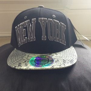 Black and gray New York SnapBack