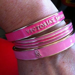 Sold!!💖VS bangle set