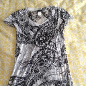 ❌TRADED❌Black and White Shirt