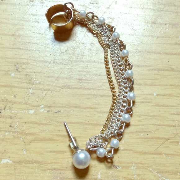 Pearl ear cuff