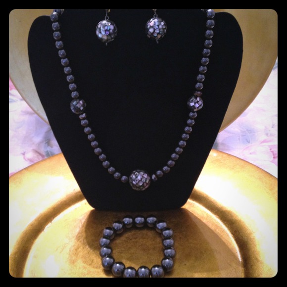 Beaded black Moukaite jewelry set. - Picture 1 of 2