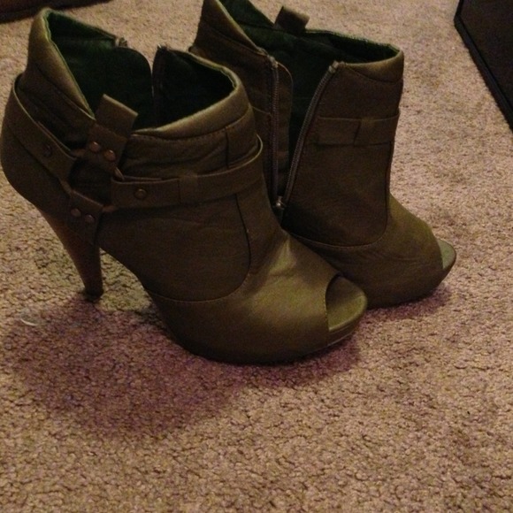 Yoki oliive booties
