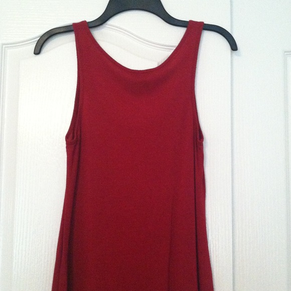 Red ruffle tank - Picture 3 of 4