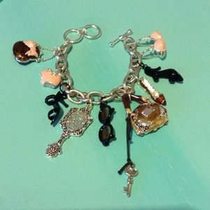 💳Sold 💳 Silver Charm Bracelet