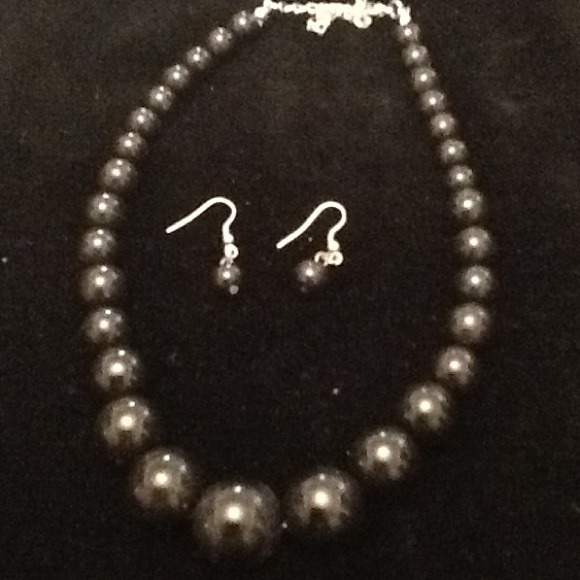 NECKLACE N EARRING SET BUNDLE FOR @smevan
