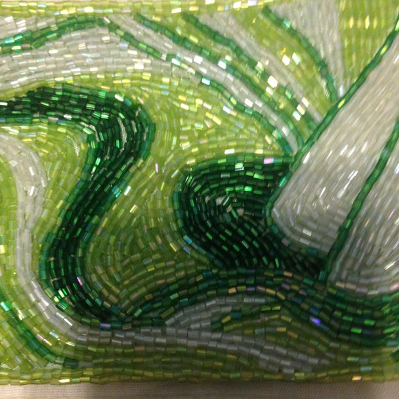 SOLD! Green Wrist Style Handbag - Picture 3 of 4