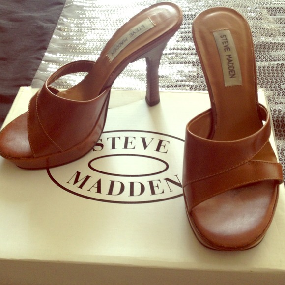 Steve Madden, brown leather open toe heels