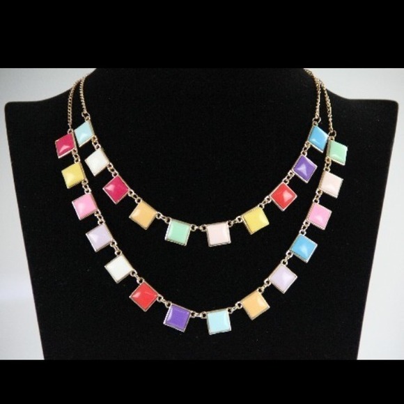 Colored fashion neclace