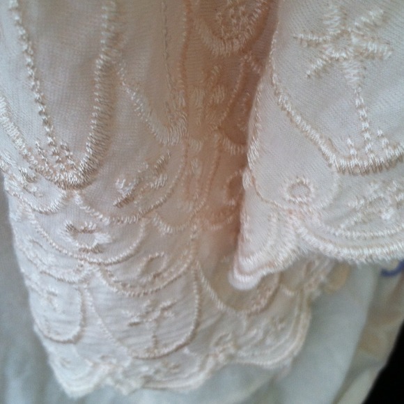 X SOLD X in bundle to lorinlyn! lacy pale pink H&M - Picture 2 of 4