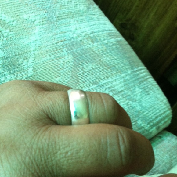 Silver Ring - Picture 4 of 4