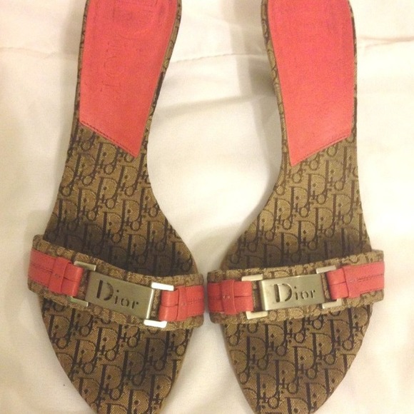💲💲SOLD💲💲💯AUTHENTIC PINK & BEIGE SANDALS