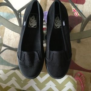 Black slip on canvas Vans **HOLDING**