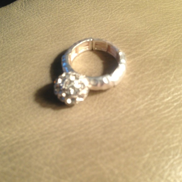 Stretchy ring