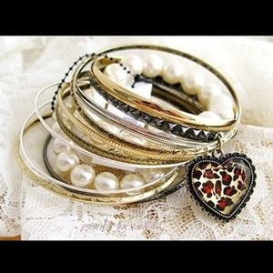 Lovely trendy leopard heart bangle bracelets