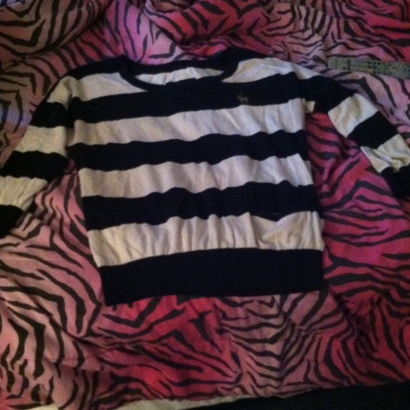 Black and white stripe abercrombie and fitch shirt