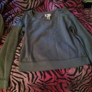 Gray long sleeve sweater/shirt