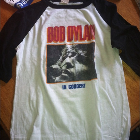 Keeping for now!! Authentic vintage Bob Dylan tee.