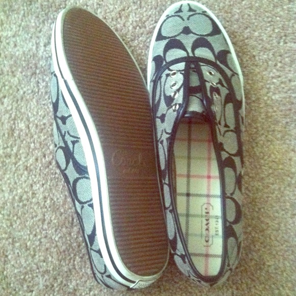 SOLD!!!Nearly new coach sneakers 7.5