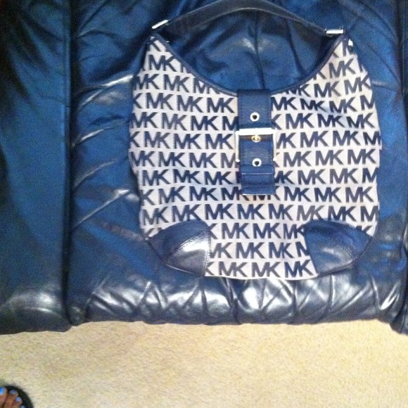 REDUCED!!! MK signature handbag!