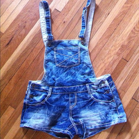 🚫SOLD🚫 Bleach tye dyed overall shorts