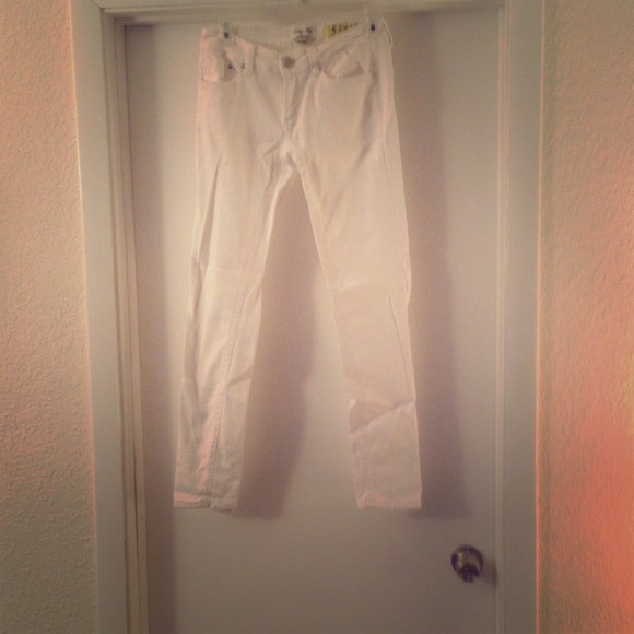 White skinny jeans