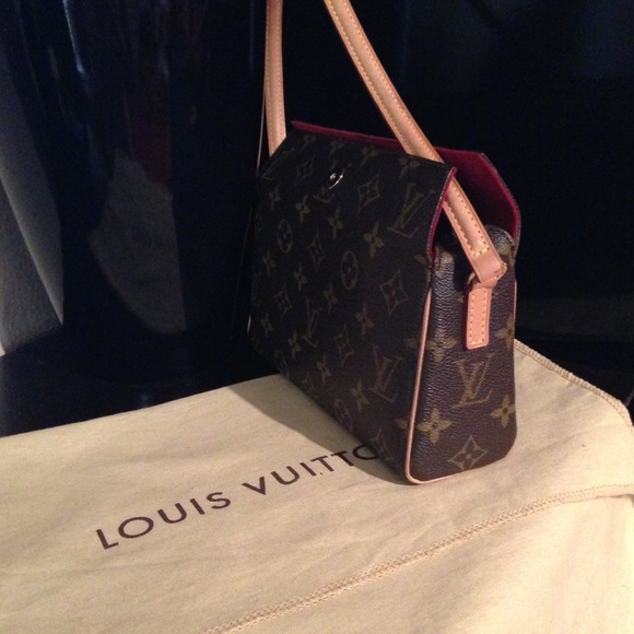📛SOLD📛Authentic Louis Vuitton - Picture 2 of 4