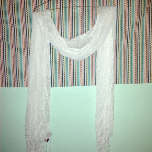 White forever21 scarf