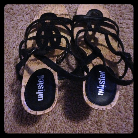 Black wedges