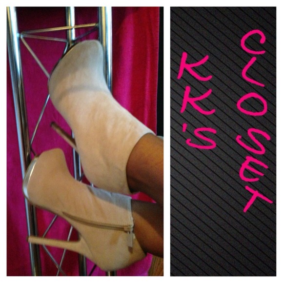 👠BEIGE HEELS w/ GOLD PLATFORM BOOTIES BY ROUGE👠
