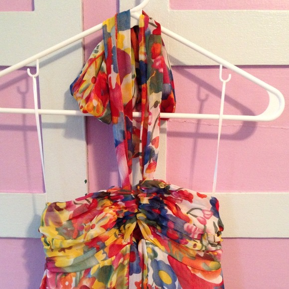 ️👗Adorable halter dress 👗 - Picture 2 of 4