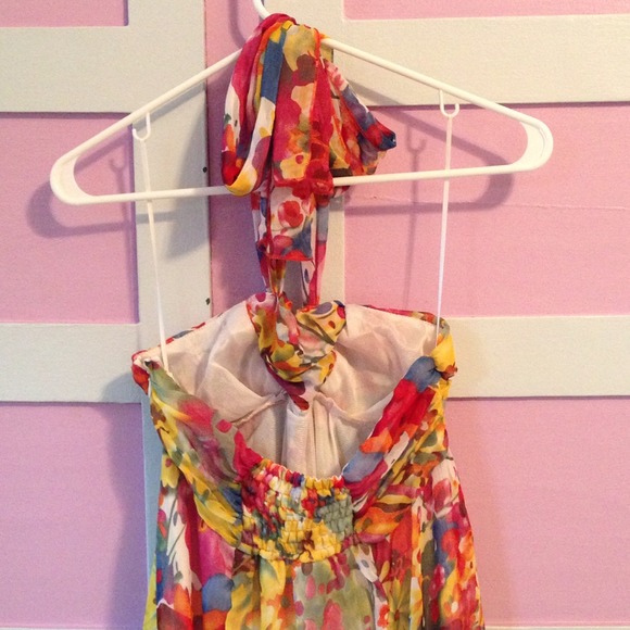 ️👗Adorable halter dress 👗 - Picture 3 of 4