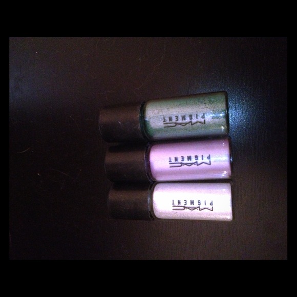 Mac pigments💢sold💢