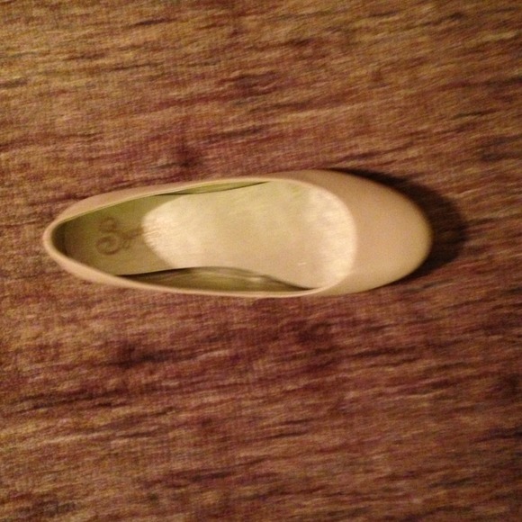 Brand new Seychelles nude flats