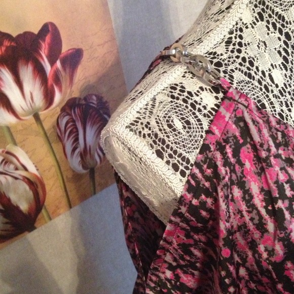 ❌SOLD❌Michael Kors Top - Picture 3 of 4