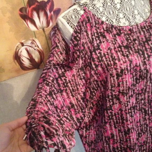 ❌SOLD❌Michael Kors Top - Picture 4 of 4