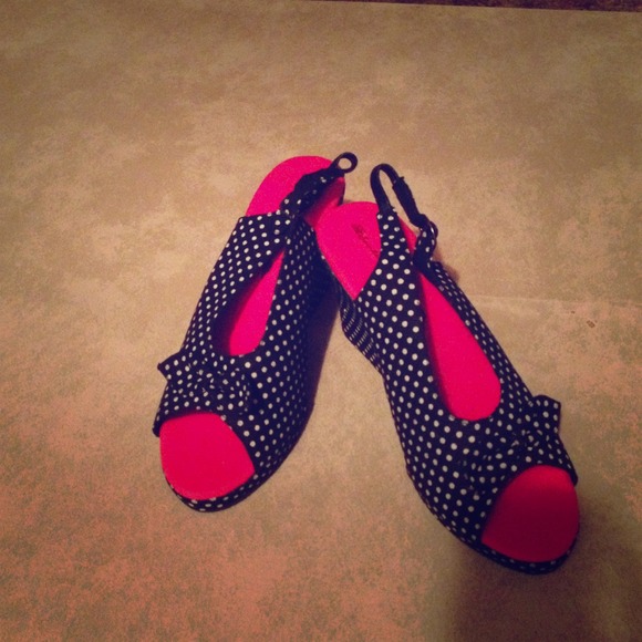 Pink and black polka dot wedges 🌺SALE!🌺