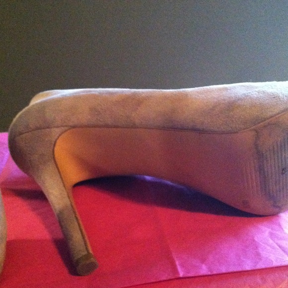 👠BUNDLED👠 Light gray suede open-toe pumps - Picture 3 of 3