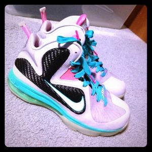 Le'Bron South Beach 9's. New Condition