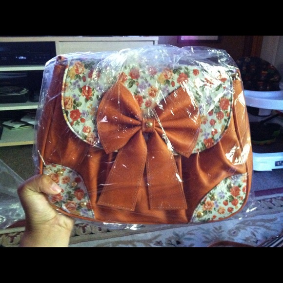 Handbag - Picture 3 of 4