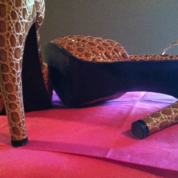 ⚡BUNDLED⚡ Glamorous T-strap open-toe heels - Picture 3 of 4